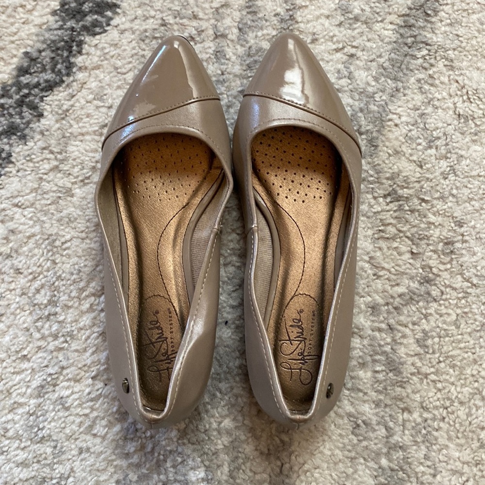 Nude pointed toe flats